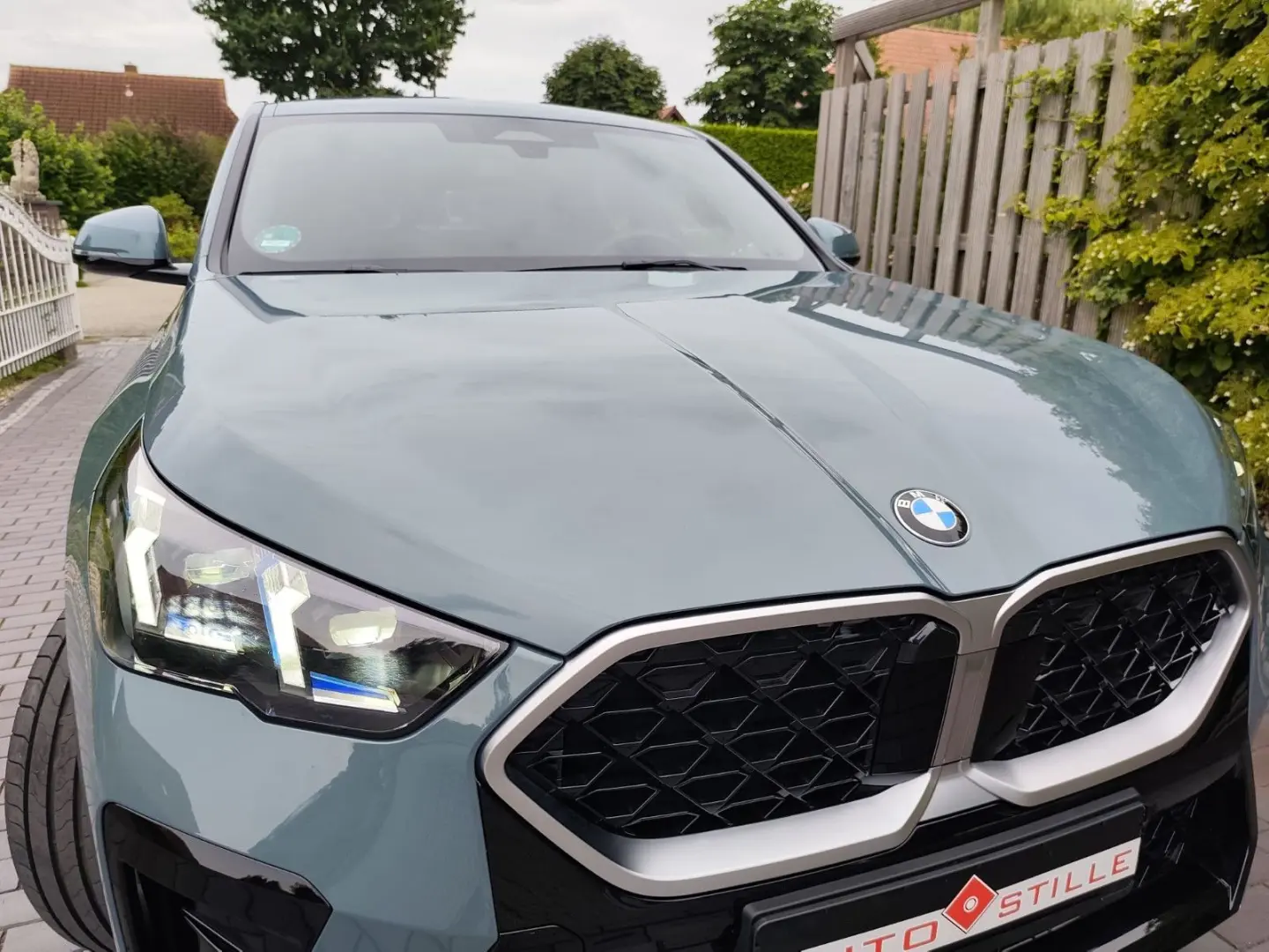 X2 18 d 2.0 °M-Sport°el.AHK°Sonderlack ab Werk