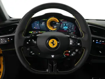 SF90 Spider CARBON GIALLO MODENA