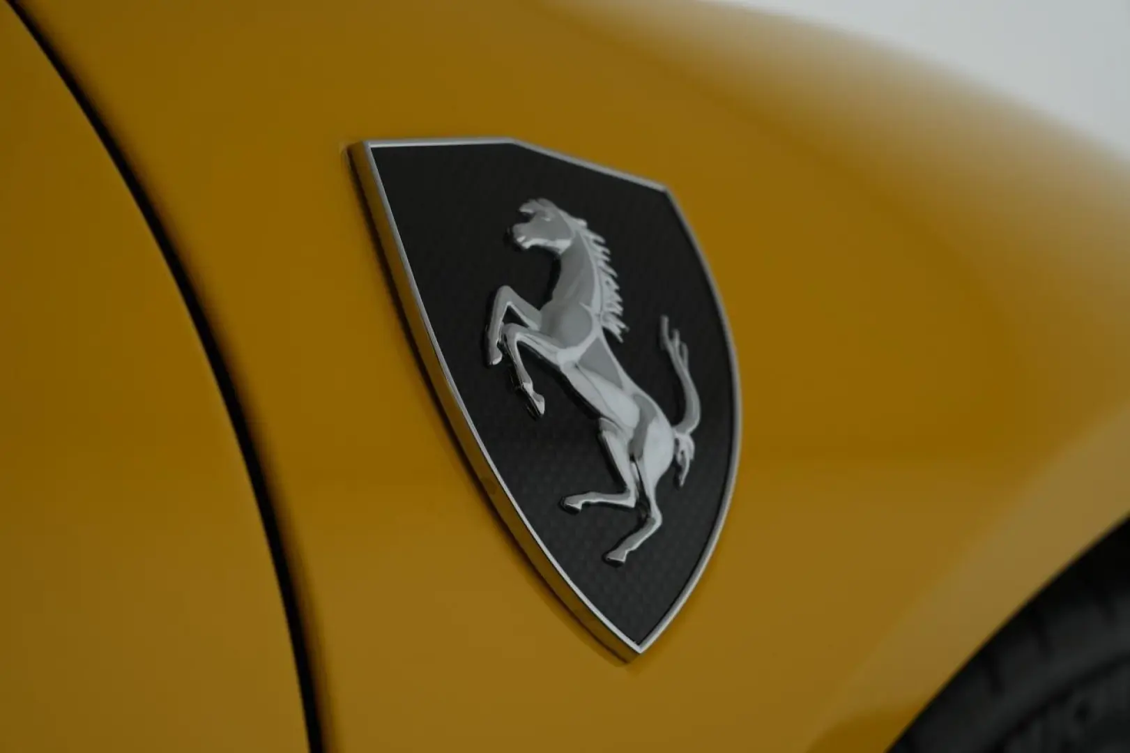 SF90 Spider CARBON GIALLO MODENA
