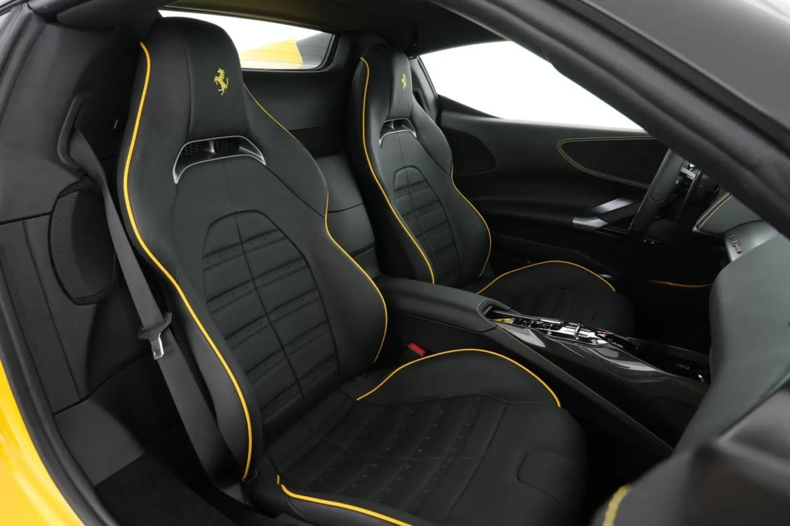 SF90 Spider CARBON GIALLO MODENA