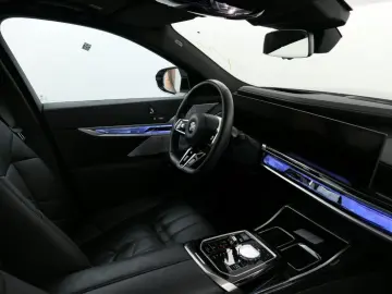 740 d xDrive M Sport Paket TV/SkyLounge/Kristall