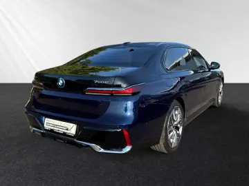 750e xDrive M Sport|TV-Fond-Entertainment