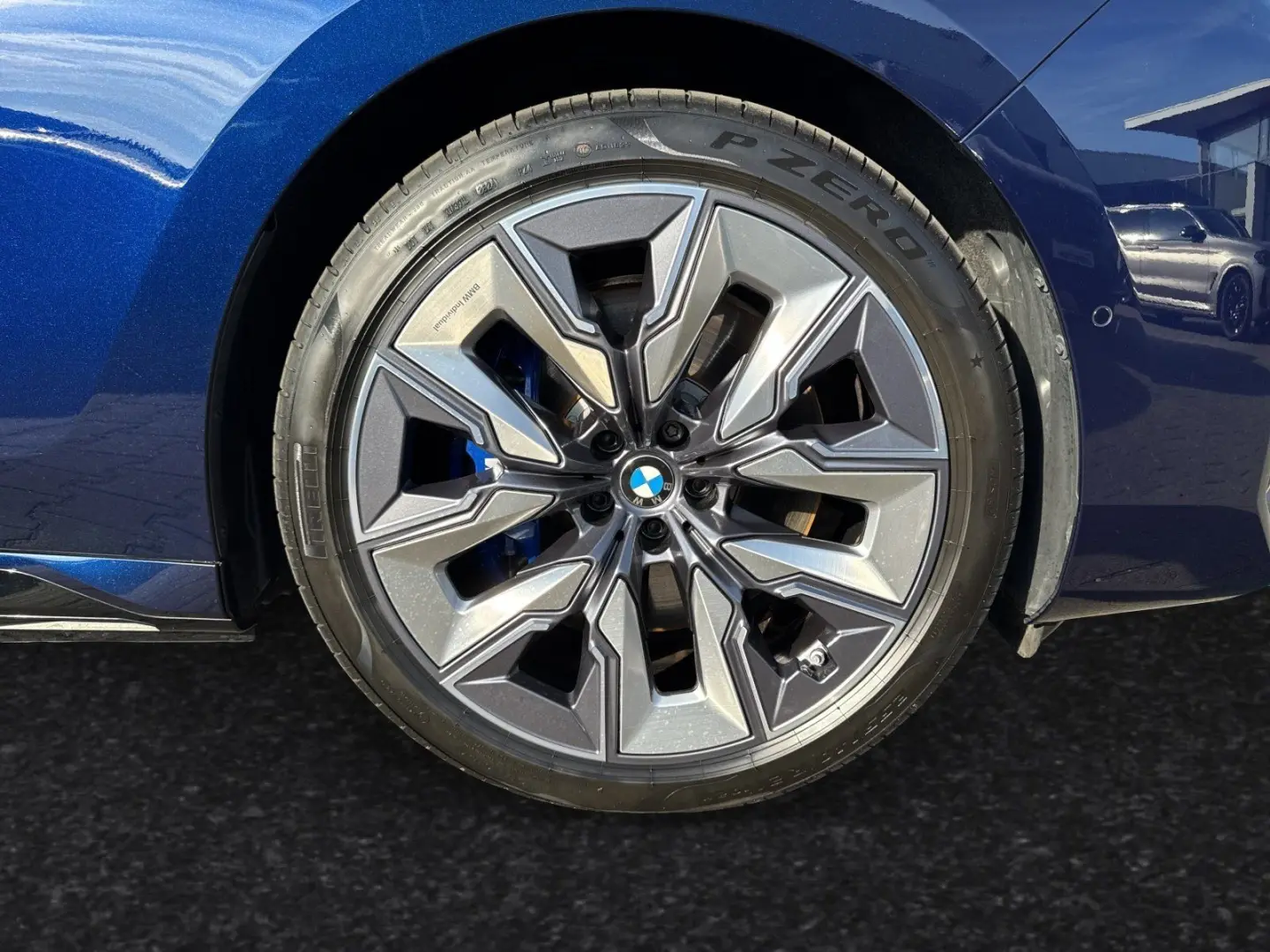 750e xDrive M Sport|TV-Fond-Entertainment