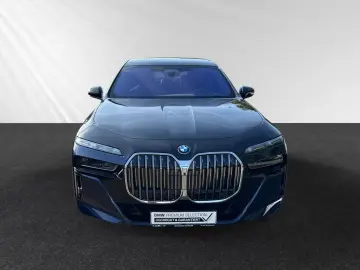 750e xDrive M Sport TV-Fond-Entertainment