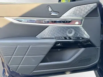 750e xDrive M Sport|TV-Fond-Entertainment