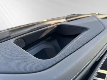 750e xDrive M Sport|TV-Fond-Entertainment