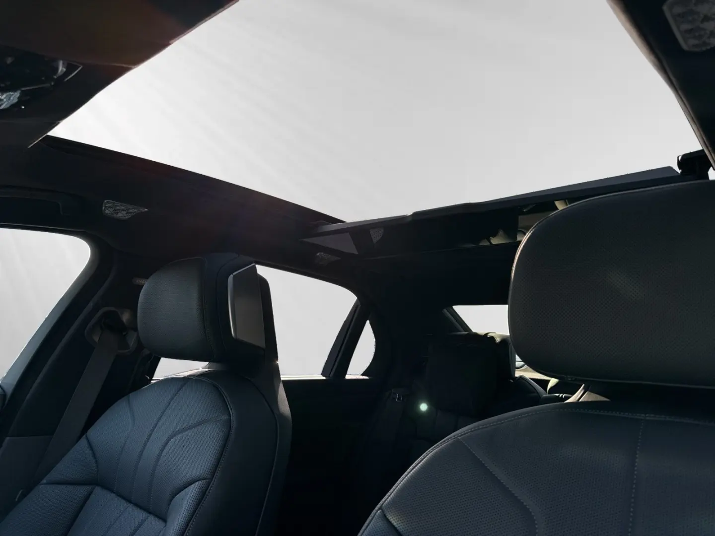 750e xDrive M Sport|TV-Fond-Entertainment