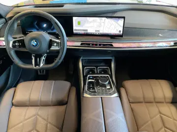 i7 xDr 60 M SPORT Auttüren,SkyL,FondEnt,Massage
