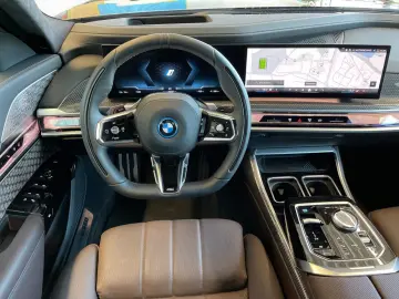 i7 xDr 60 M SPORT Auttüren,SkyL,FondEnt,Massage