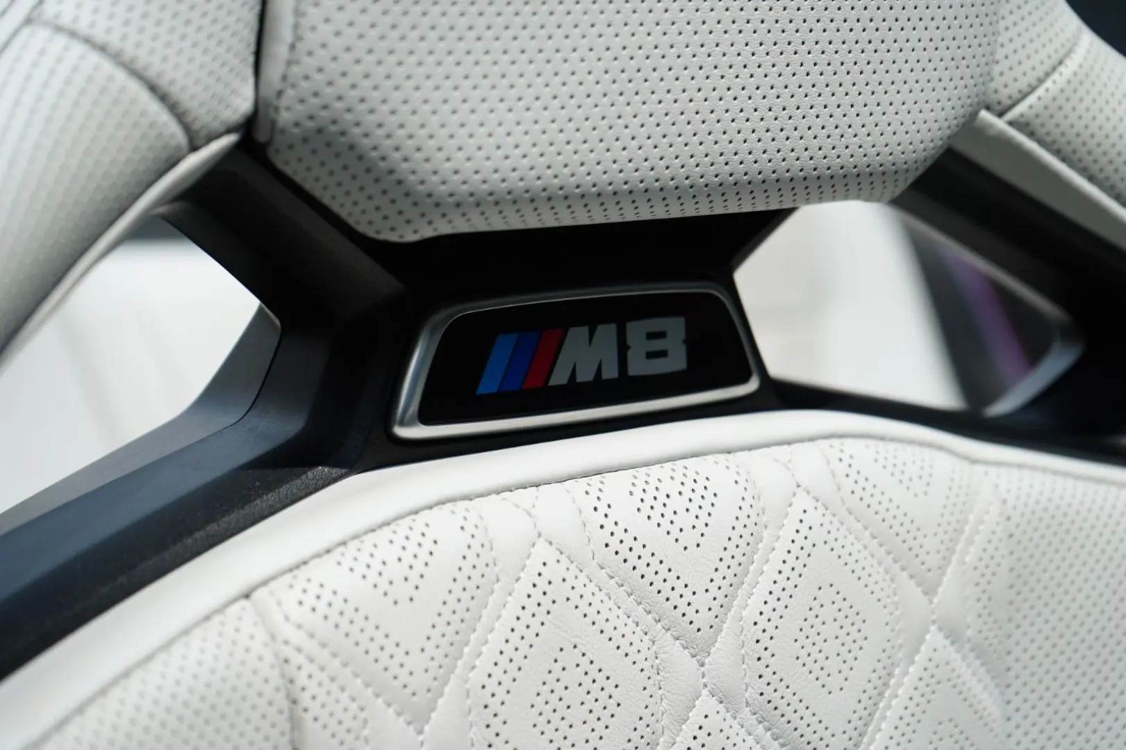 M8 Comp. Cabrio AKRP/LASER/CARBON/B&W/KEYGO/AMBI