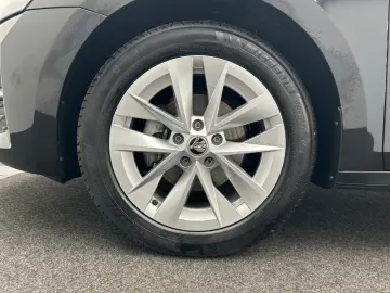 Octavia Combi 2.0 TDI Selection DSG*Pano*LED*Vir