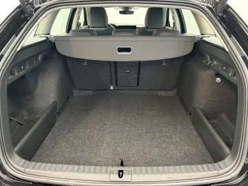 Octavia Combi 2.0 TDI Selection DSG*Pano*LED*Vir