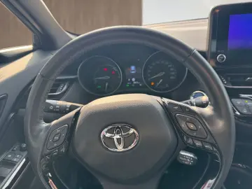 C-HR 2.0-l-Hybrid 5-Türer Team Deutschlan