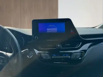 C-HR 2.0-l-Hybrid 5-Türer Team Deutschlan