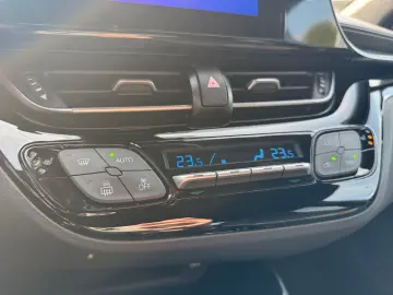 C-HR 2.0-l-Hybrid 5-Türer Team Deutschlan