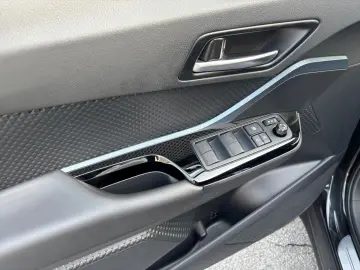 C-HR 2.0 Hybrid Team D *LED*ACC*CarPlay*CAM*SHZ*