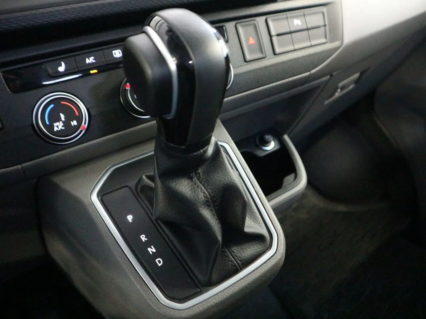 T6.1 Caravelle ABTe Comfort LR DSG 9-Sitzer Kam