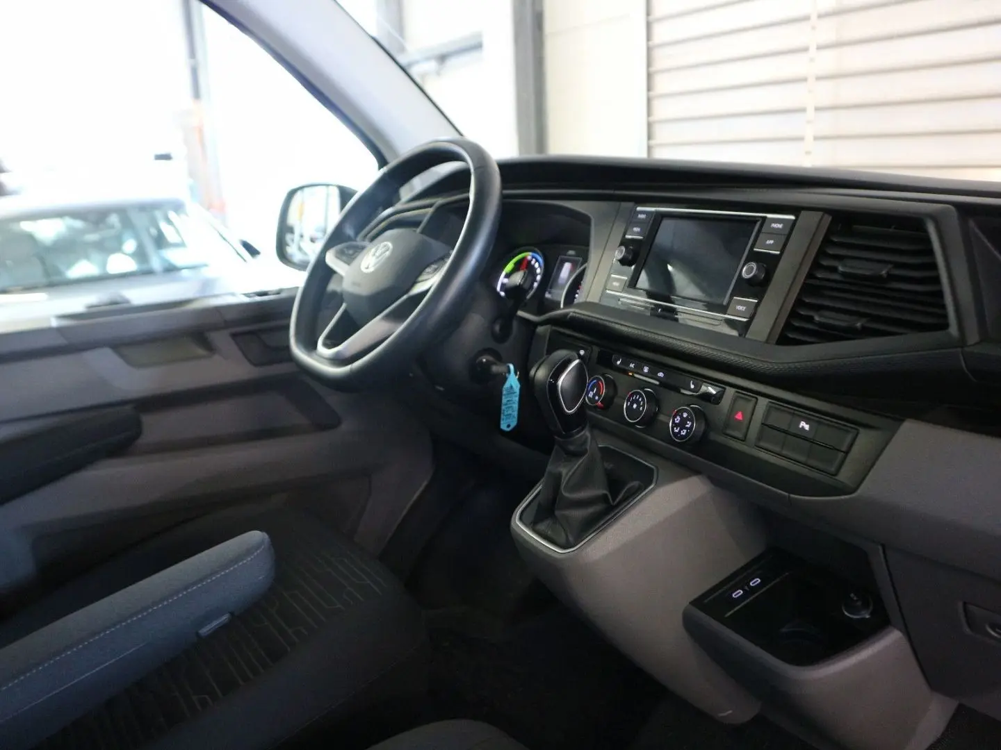 T6.1 Caravelle ABTe Comfort LR DSG 9-Sitzer Kam