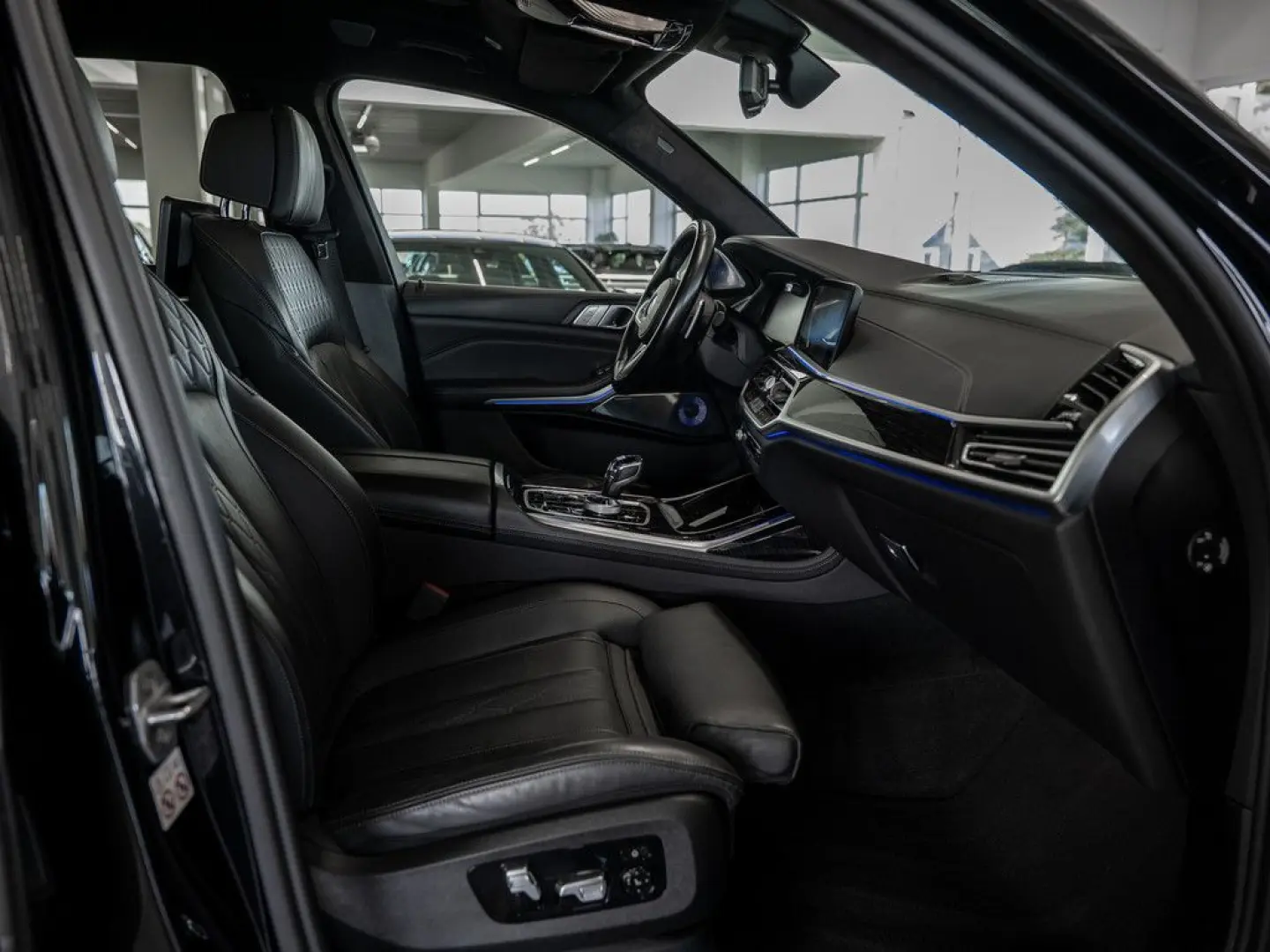 X7 xDr 40d M-Sport/Bowers/TV/SkyLounge/360/SoftClose/Massage