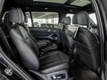 X7 xDr 40d M-Sport Bowers TV SkyLounge 360 SoftClose Massage
