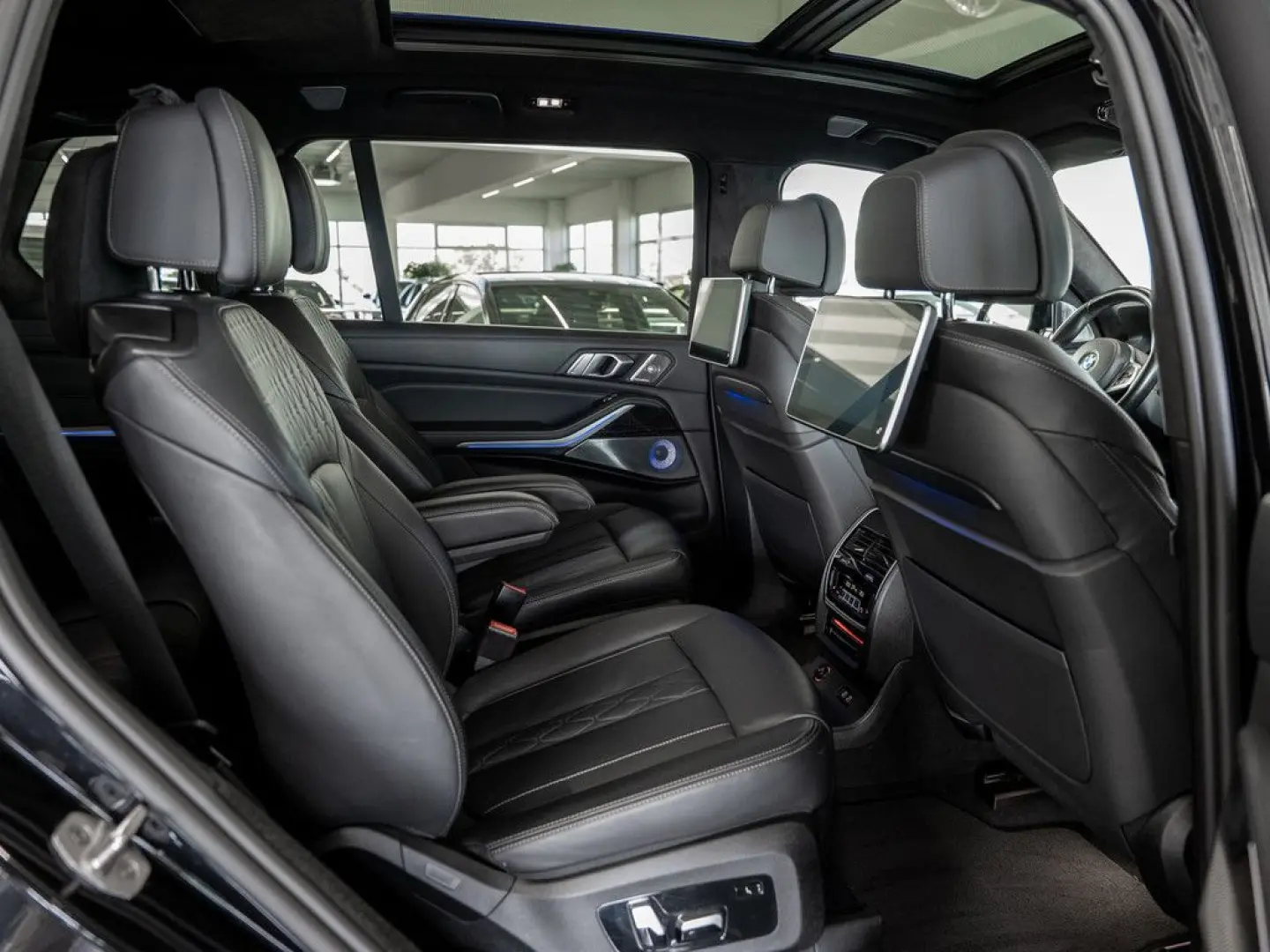 X7 xDr 40d M-Sport/Bowers/TV/SkyLounge/360/SoftClose/Massage