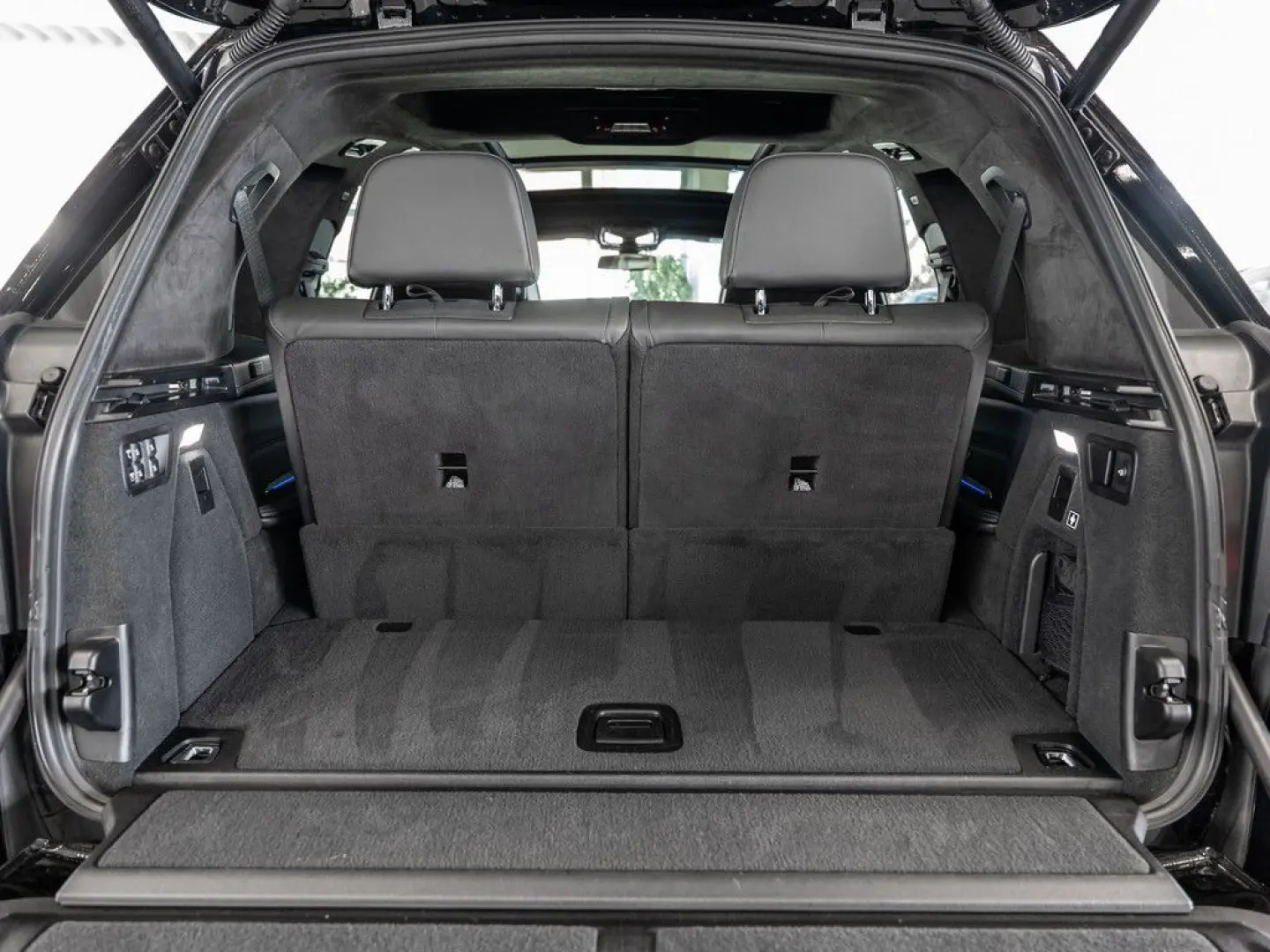X7 xDr 40d M-Sport/Bowers/TV/SkyLounge/360/SoftClose/Massage