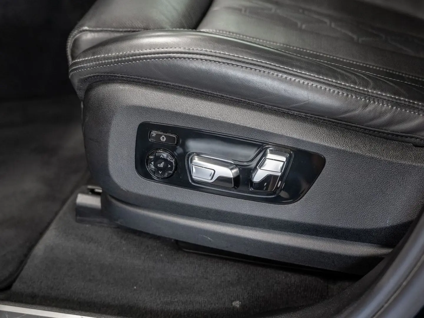 X7 xDr 40d M-Sport/Bowers/TV/SkyLounge/360/SoftClose/Massage