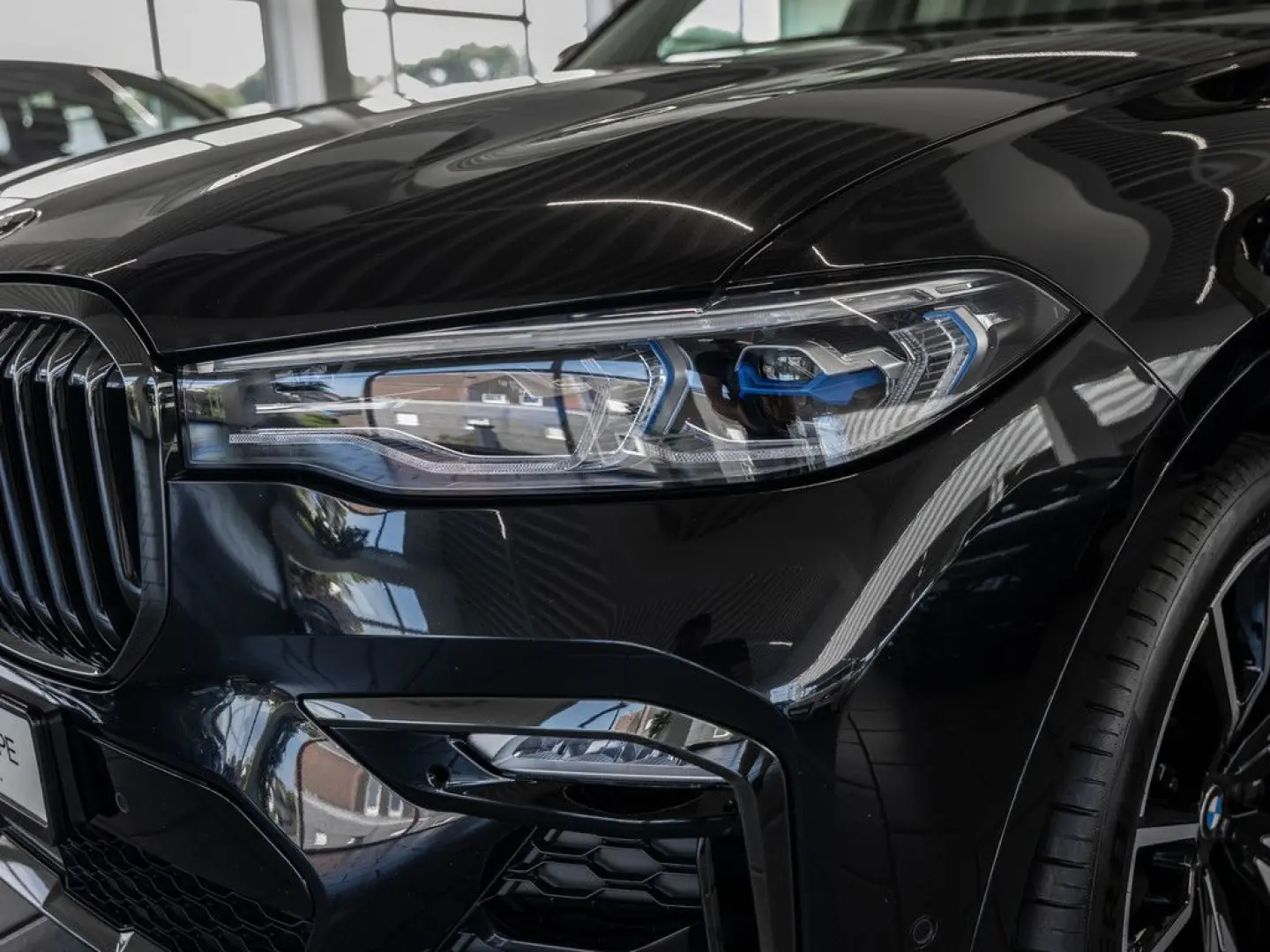 X7 xDr 40d M-Sport/Bowers/TV/SkyLounge/360/SoftClose/Massage