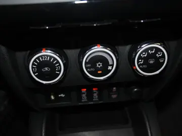 ASX / Kamera/ Alu/ SHZ/ Navi/39tkm