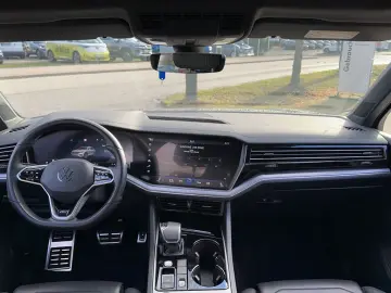 Touareg 3.0 V6 TDI R-Line 4Motion DSG PANO LED