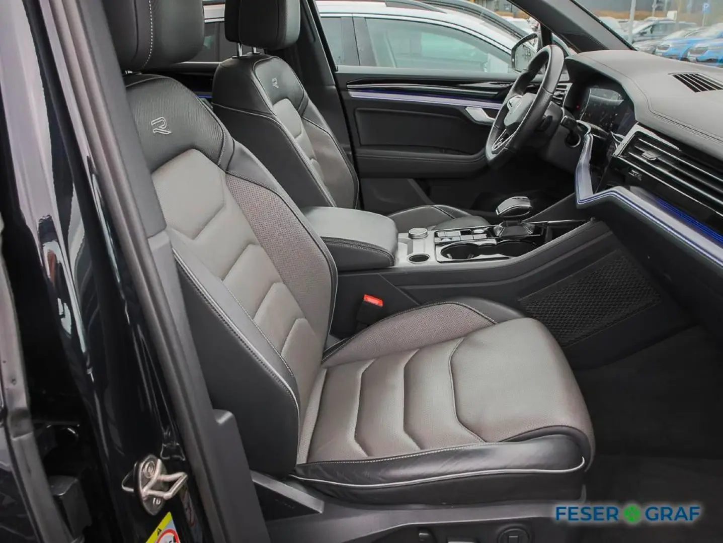Touareg 3.0 TDI 4M R-Line Black AHK Matrix Pano
