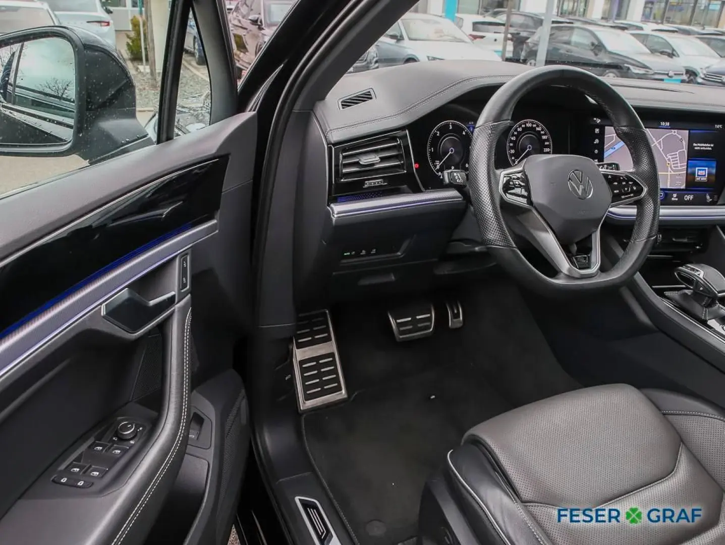 Touareg 3.0 TDI 4M R-Line Black AHK Matrix Pano