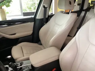 BMW X3 xDrive30e xLine Head-Up HiFi DAB