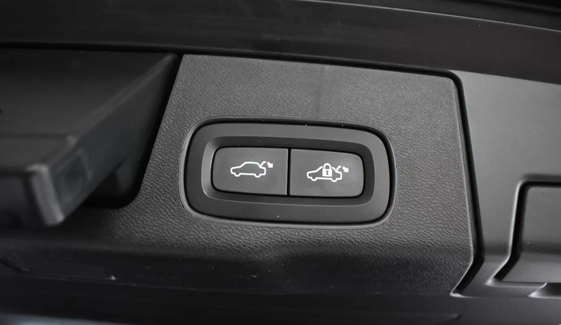 Volvo XC60 T6 AWD Hyb Inscripție PANO