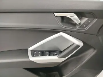 Q3 35 TFSI S tronic Navi DAB VC PDC Sitzheizung