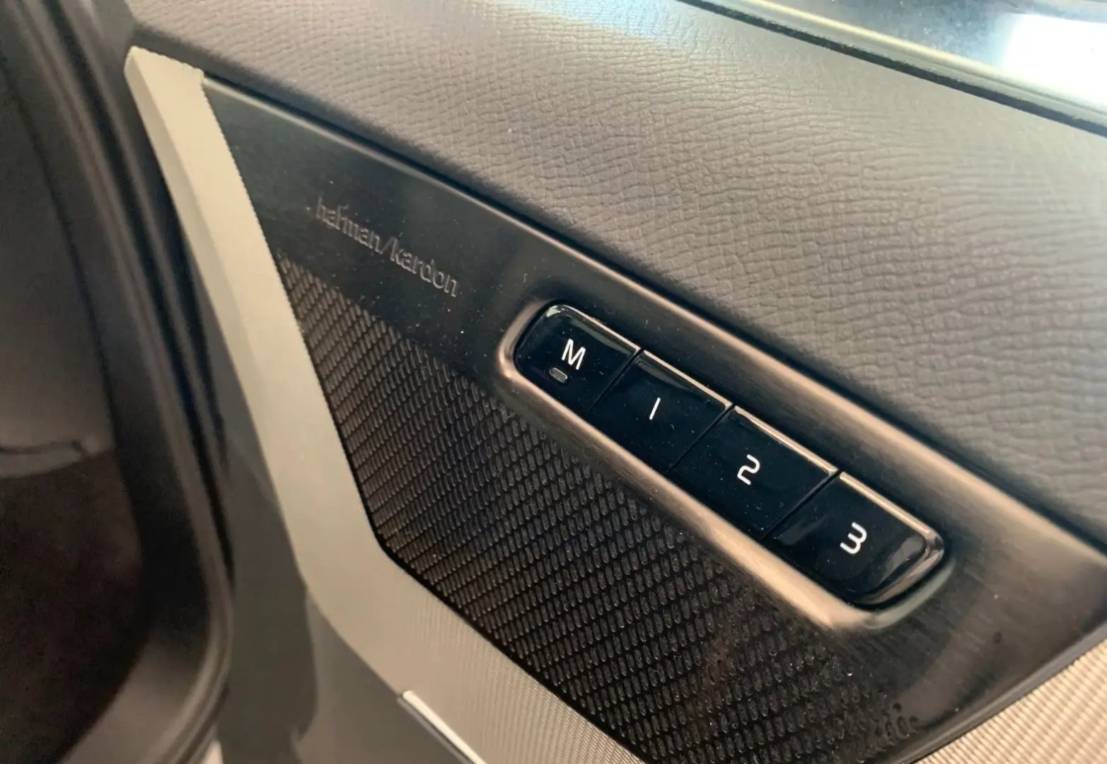 Volvo XC60 RDesign Expr., AHK, LED, Kam