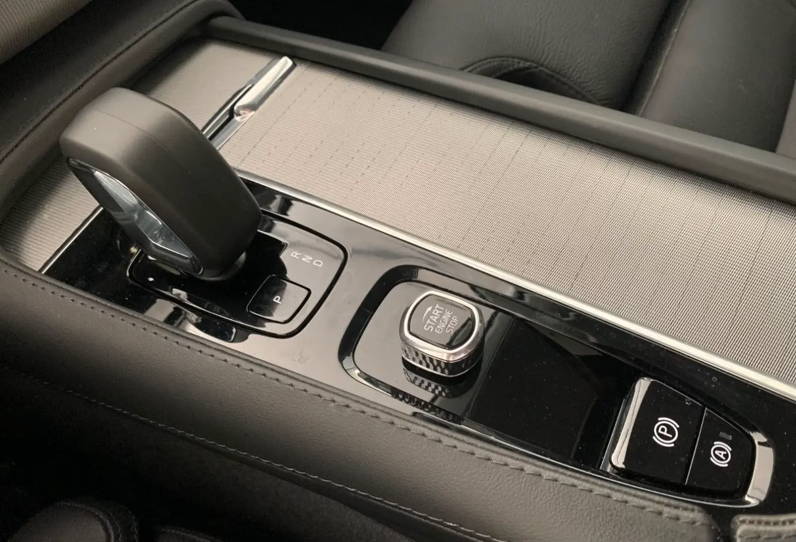 Volvo XC60 RDesign Expr., AHK, LED, Kam
