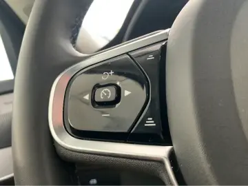Volvo XC60 RDesign Expr., AHK, LED, Kam