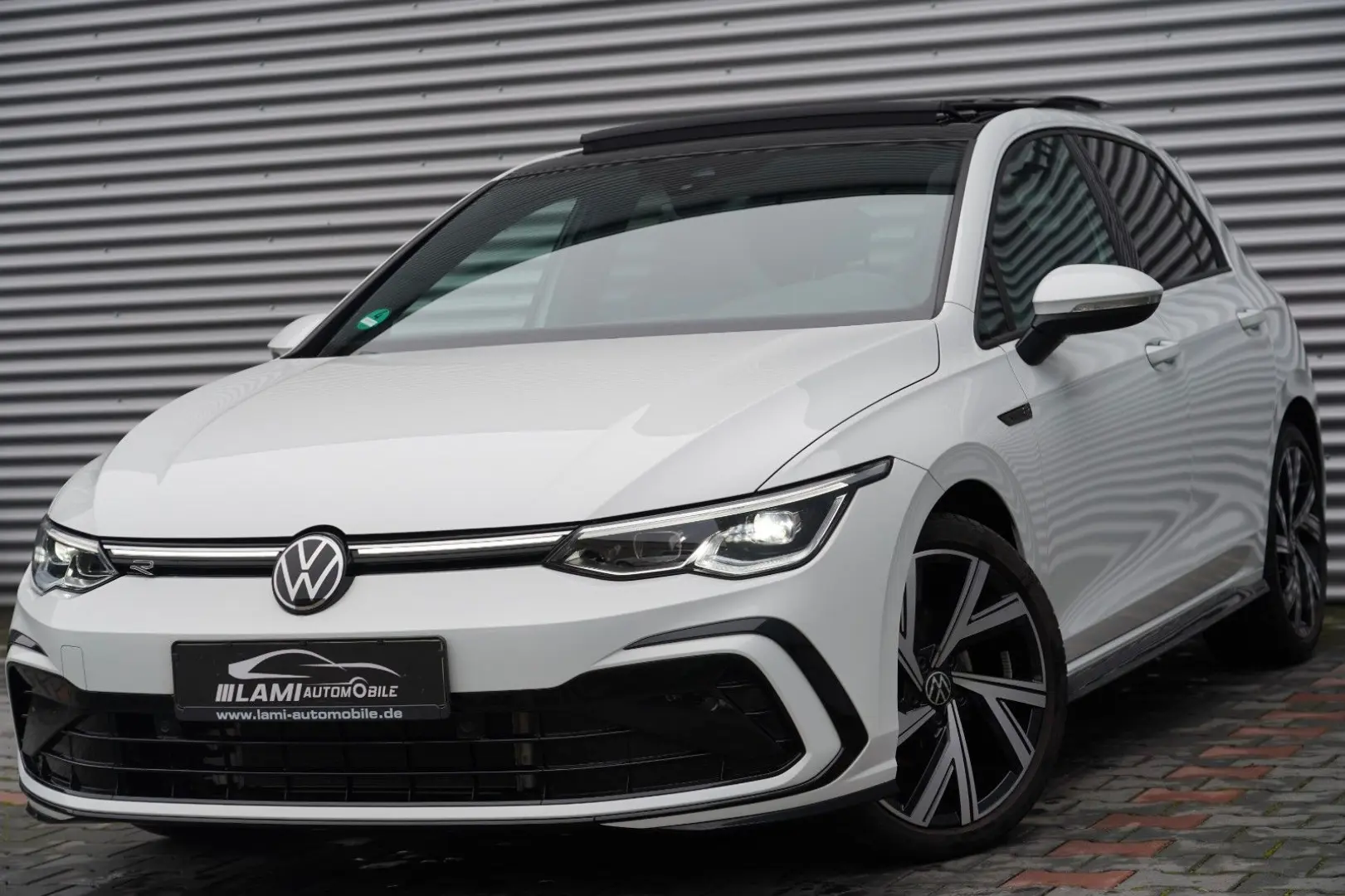 Golf VIII R-Line eTSI DSG PANO KEYLESS LED GARAN