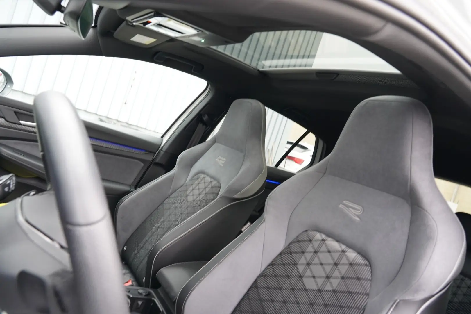 Golf VIII R-Line eTSI DSG PANO KEYLESS LED GARAN