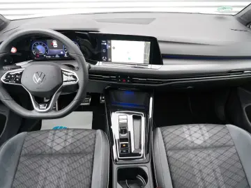 Golf VIII R-Line eTSI DSG PANO KEYLESS LED GARAN