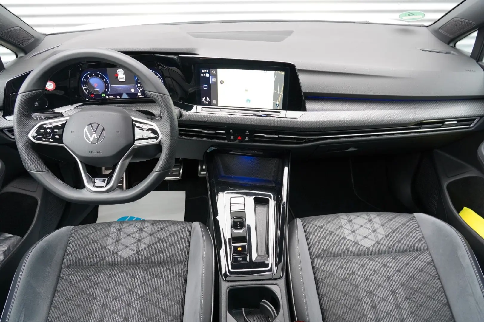 Golf VIII R-Line eTSI DSG PANO KEYLESS LED GARAN
