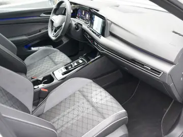 Golf VIII R-Line eTSI DSG PANO KEYLESS LED GARAN