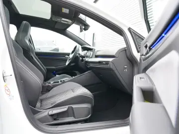 Golf VIII R-Line eTSI DSG PANO KEYLESS LED GARAN