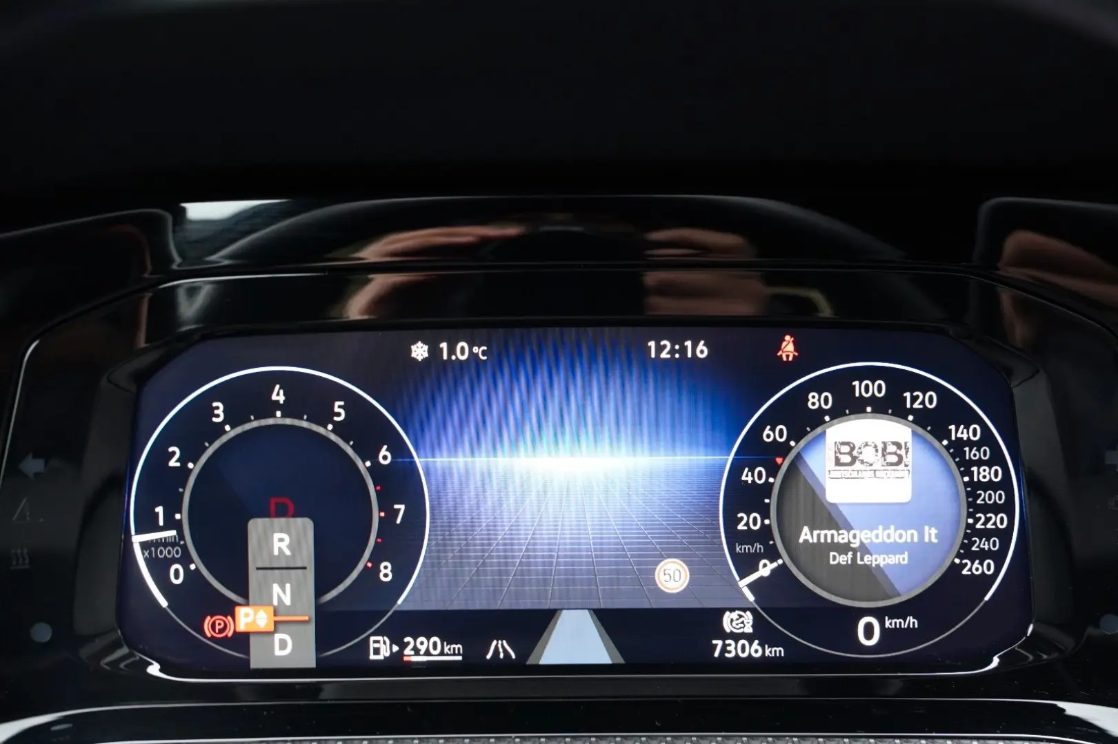 Golf VIII R-Line eTSI DSG PANO KEYLESS LED GARAN