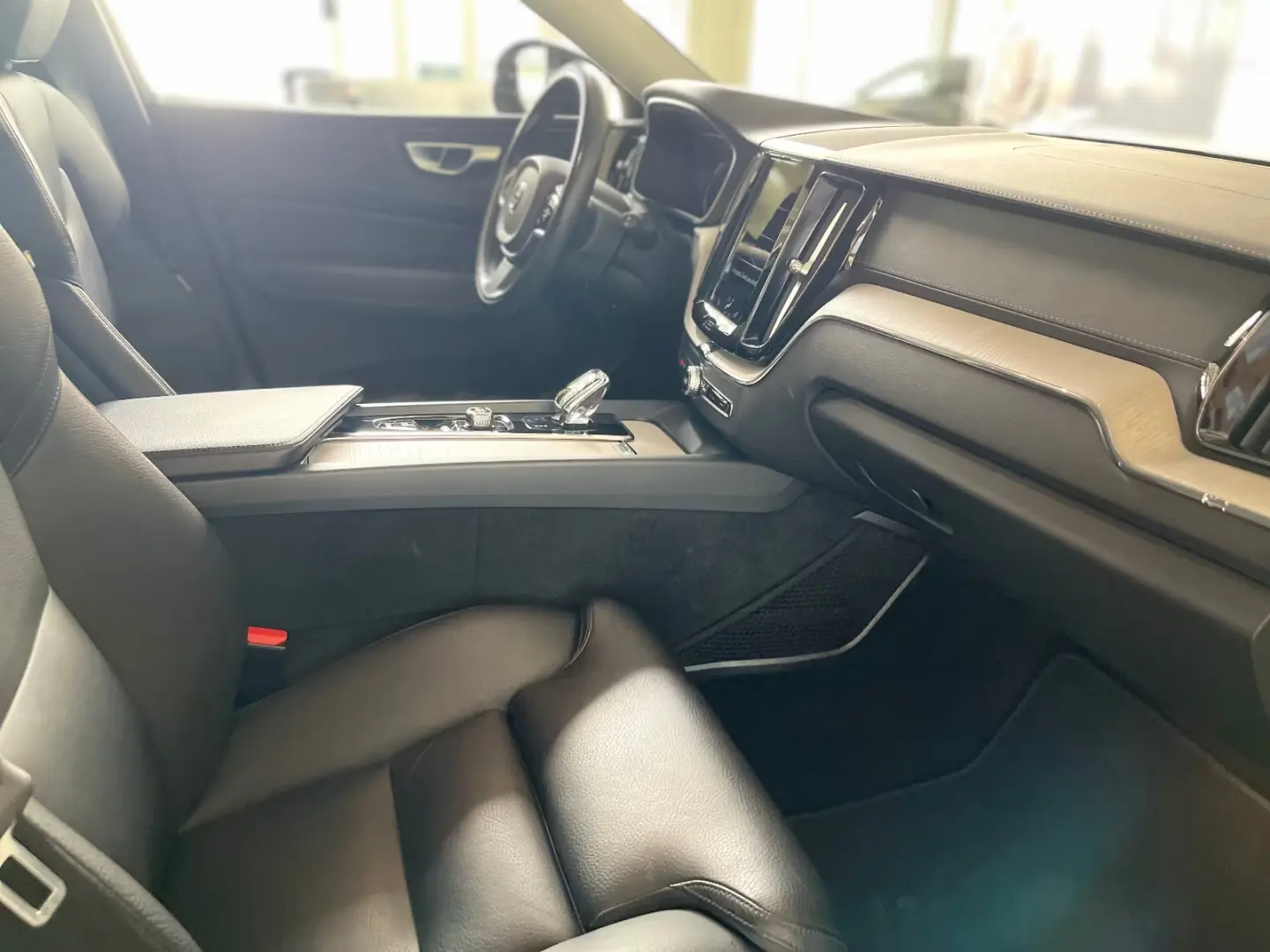 Volvo XC60 T6 AWD Geartronic Inscripție AHK