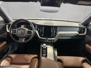Volvo XC60 Inscripție de reîncărcare T8 AWD