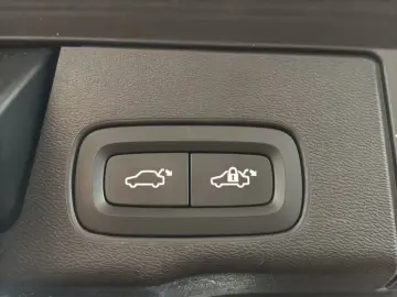Volvo XC60 Inscripție de reîncărcare T8 AWD