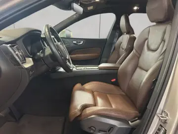 Volvo XC60 Inscripție de reîncărcare T8 AWD