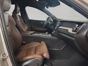 Volvo XC60 Inscripție de reîncărcare T8 AWD